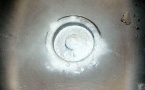 18 Simple Cleaning Hacks with Baking Soda and Vinegar - Hello Sensible