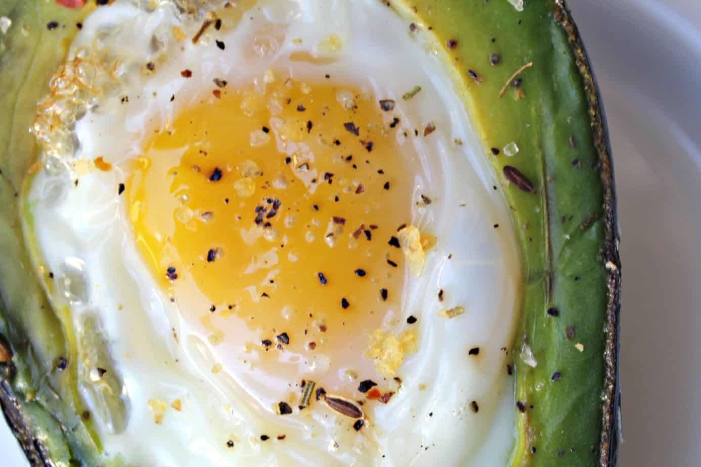 Eggs Baked in Avocado: Perfectly Healthy Breakfast 3
