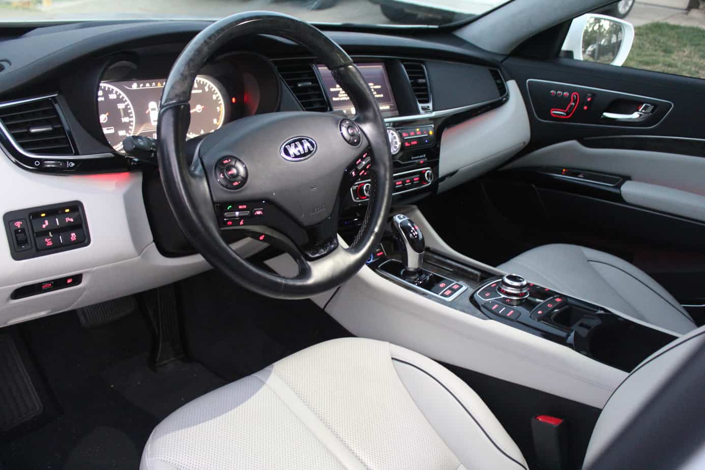 11 Unique Features of the 2015 Kia K900 That You Never Knew You Wanted 10