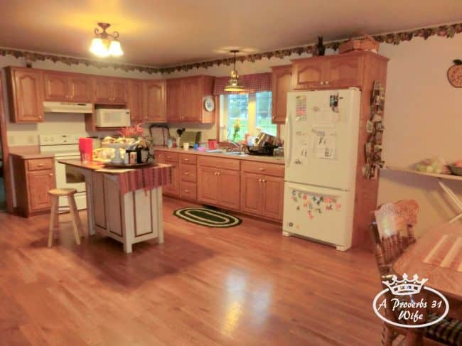 Jane's cozy kitchen makeover -Before