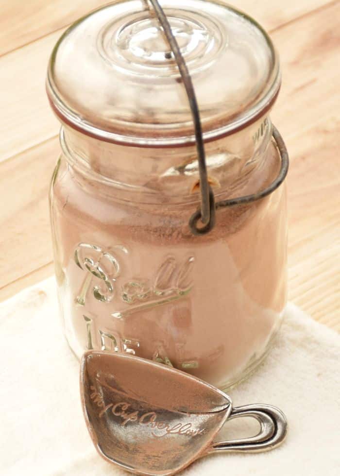 Real peppermint hot chocolate recipe. Only real, organic ingredients and is dairy free. A treat the entire family will enjoy!