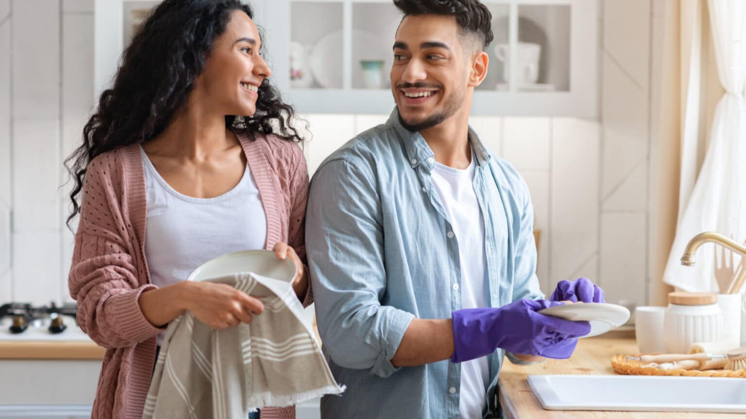 18 Simple Cleaning Hacks with Baking Soda and Vinegar - Hello Sensible