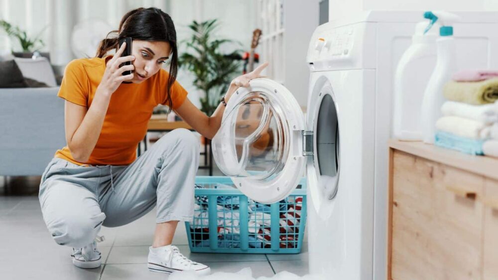 18 Simple Cleaning Hacks with Baking Soda and Vinegar - Hello Sensible