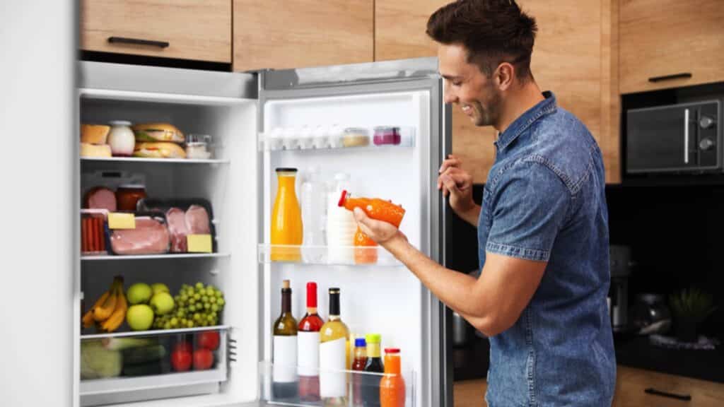 18 Simple Cleaning Hacks with Baking Soda and Vinegar - Hello Sensible