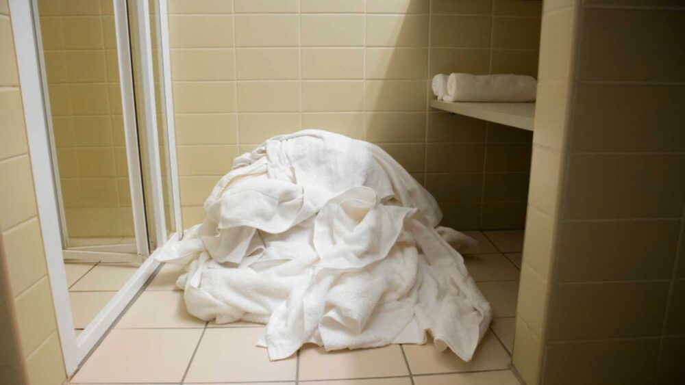 18 Simple Cleaning Hacks with Baking Soda and Vinegar - Hello Sensible